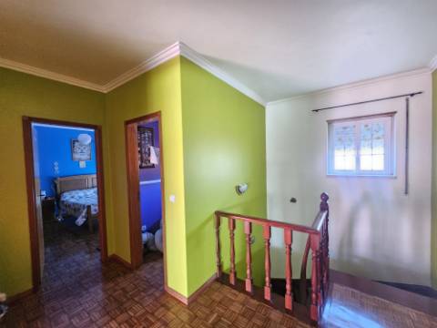 Moradia T4 com garagem e espaço exterior Zona Torres Vedras