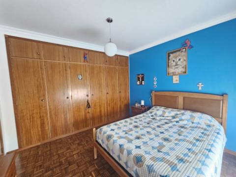 Moradia T4 com garagem e espaço exterior Zona Torres Vedras