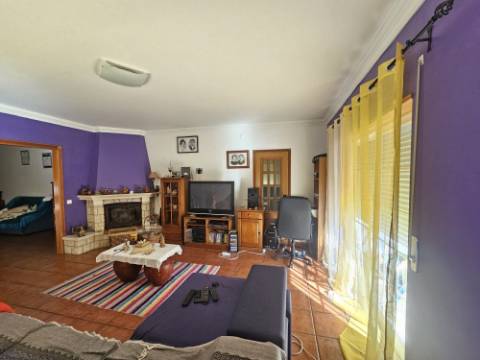 Moradia T4 com garagem e espaço exterior Zona Torres Vedras