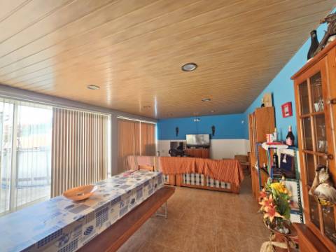 Moradia T4 com garagem e espaço exterior Zona Torres Vedras