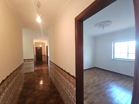 Moradia T3+2 garagem, sótão espaço exterior Lourinhã
