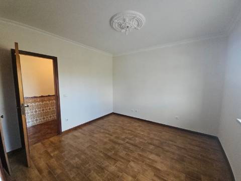 Moradia T3+2 garagem, sótão espaço exterior Lourinhã