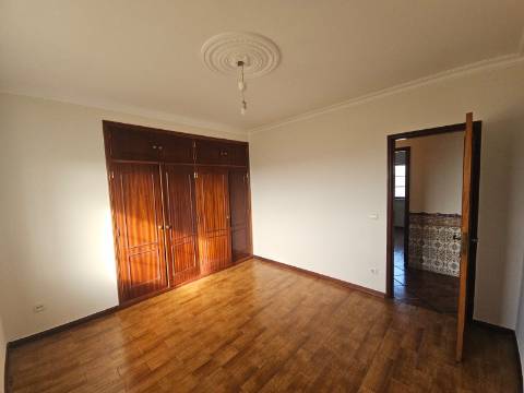 Moradia T3+2 garagem, sótão espaço exterior Lourinhã
