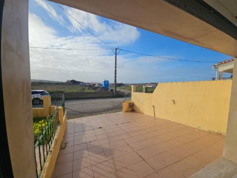 Moradia T3+2 garagem, sótão espaço exterior Lourinhã