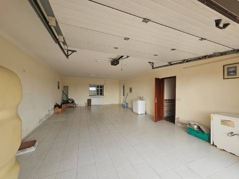 Moradia T3+2 garagem, sótão espaço exterior Lourinhã