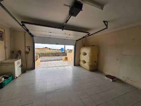 Moradia T3+2 garagem, sótão espaço exterior Lourinhã