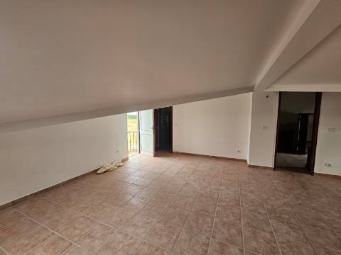 Moradia T3+2 garagem, sótão espaço exterior Lourinhã