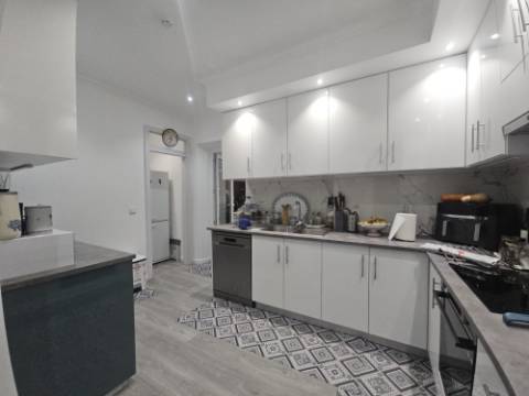 Apartamento T3 remodelado Centro Cadaval