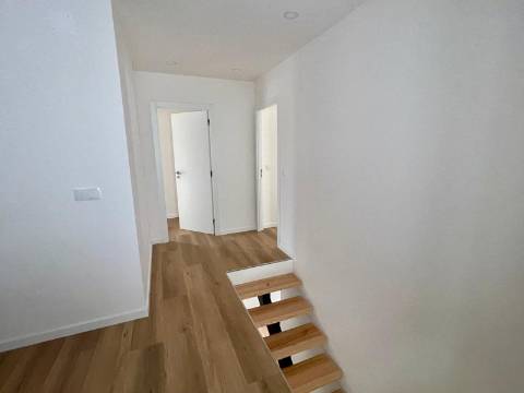 Moradia T2 Moderna e Luminosa - ROLIÇA