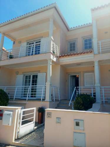 Excelente Moradia T3 com Piscina, Garagem e Zona de Lazer