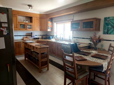 Excelente Moradia T3 com Piscina, Garagem e Zona de Lazer