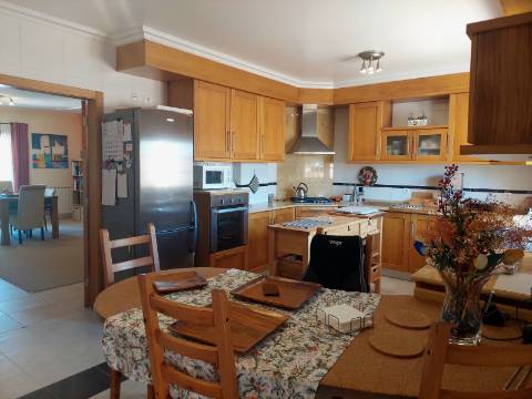 Excelente Moradia T3 com Piscina, Garagem e Zona de Lazer