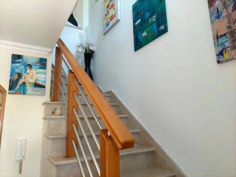 Excelente Moradia T3 com Piscina, Garagem e Zona de Lazer