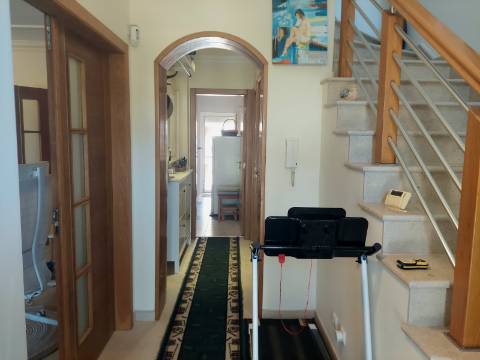 Excelente Moradia T3 com Piscina, Garagem e Zona de Lazer