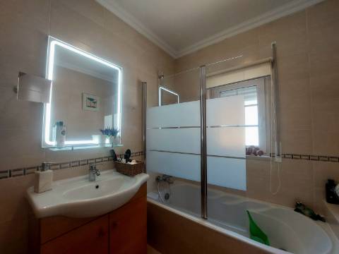 Excelente Moradia T3 com Piscina, Garagem e Zona de Lazer