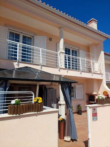 Excelente Moradia T3 com Piscina, Garagem e Zona de Lazer