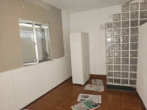 Duas casas Arrecadação Barro Torres Vedras
