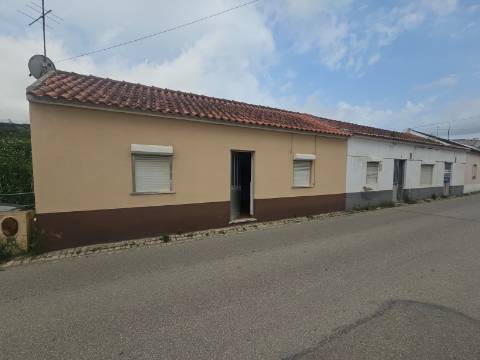 Duas casas Arrecadação Barro Torres Vedras

