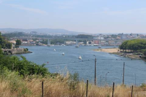 Prédio para investimento, aparthotel junto ao rio douro