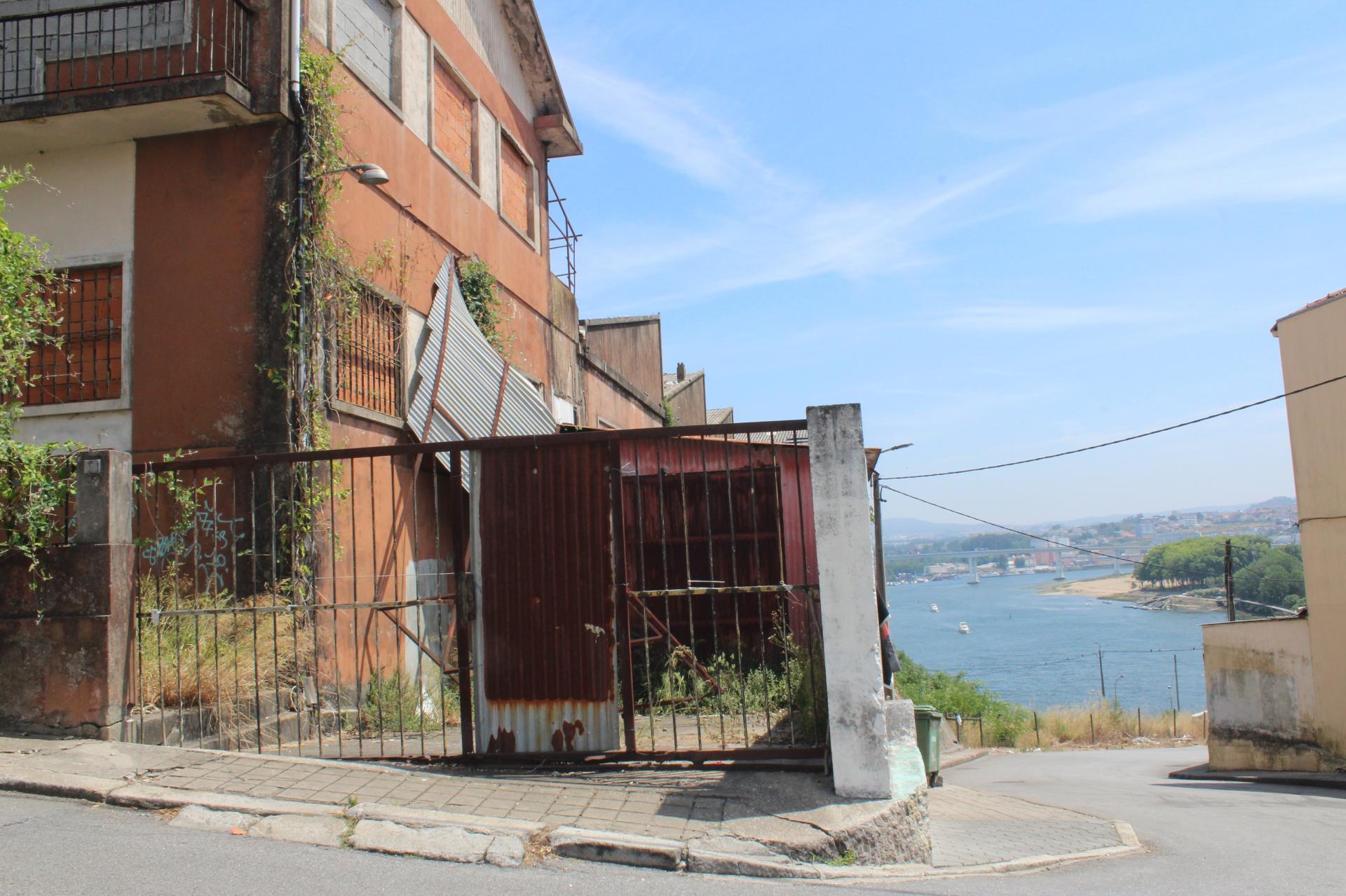 Prédio para investimento, aparthotel junto ao rio douro
