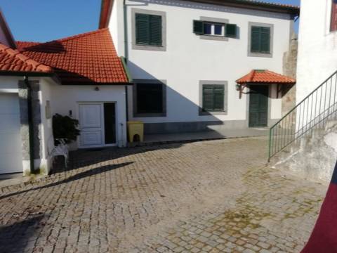 Quinta com produção de vinho verde