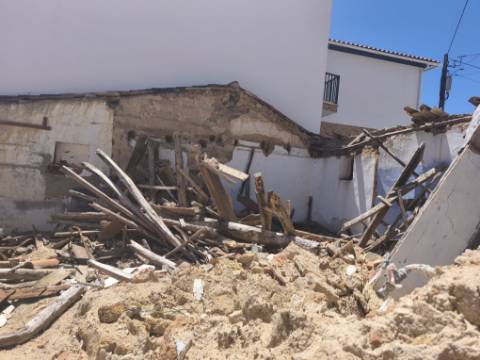 Terreno com 547 m² e Ruína para Restauro no Centro de Campelos