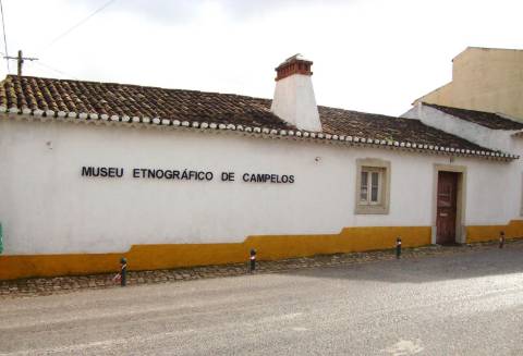 Terreno com 547 m² e Ruína para Restauro no Centro de Campelos