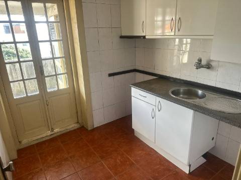 Prédio Completo Semi-Renovado | À Avenida dos Aliados, Porto