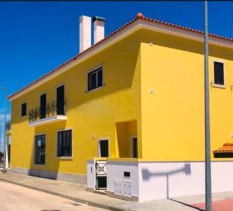 Moradia T4 com Espaço Comercial e Terreno de 965 m² | Foros de Salvaterra, Salvaterra de Magos