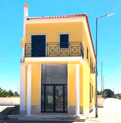 Moradia T4 com Espaço Comercial e Terreno de 965 m² | Foros de Salvaterra, Salvaterra de Magos