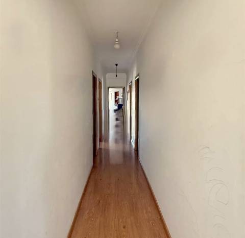 Moradia T4 com Espaço Comercial e Terreno de 965 m² | Foros de Salvaterra, Salvaterra de Magos