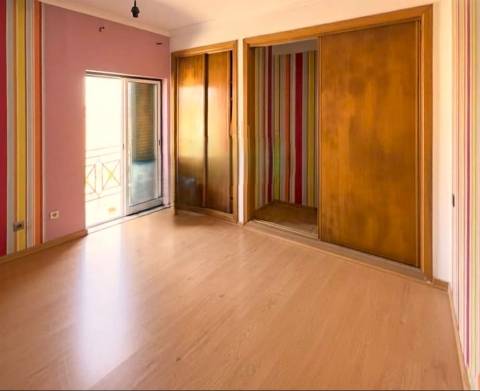 Moradia T4 com Espaço Comercial e Terreno de 965 m² | Foros de Salvaterra, Salvaterra de Magos