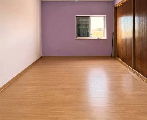 Moradia T4 com Espaço Comercial e Terreno de 965 m² | Foros de Salvaterra, Salvaterra de Magos