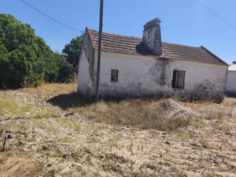 Terreno com 5.080 m² e Ruína T2 | Junto à Barragem de Magos