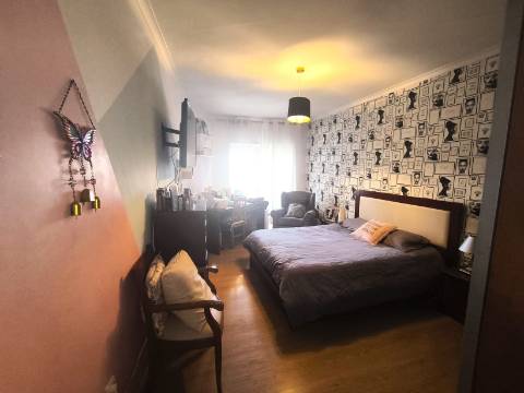 Oportunidade Única! Apartamento T2 + T1 com 3 WC em Vila Nova de Gaia