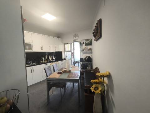 Oportunidade Única! Apartamento T2 + T1 com 3 WC em Vila Nova de Gaia