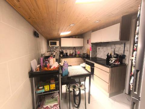 Oportunidade Única! Apartamento T2 + T1 com 3 WC em Vila Nova de Gaia