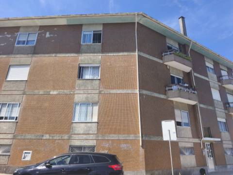 Oportunidade Única! Apartamento T2 + T1 com 3 WC em Vila Nova de Gaia