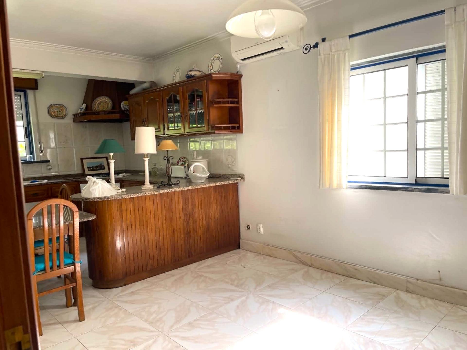 Moradia T3 + T1 com Garagem, Logradouro e Sótão Habitável às portas de Lisboa