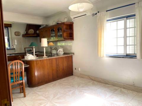 Moradia T3 + T1 com Garagem, Logradouro e Sótão Habitável às portas de Lisboa