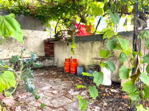 Moradia T3 + T1 com Garagem, Logradouro e Sótão Habitável às portas de Lisboa