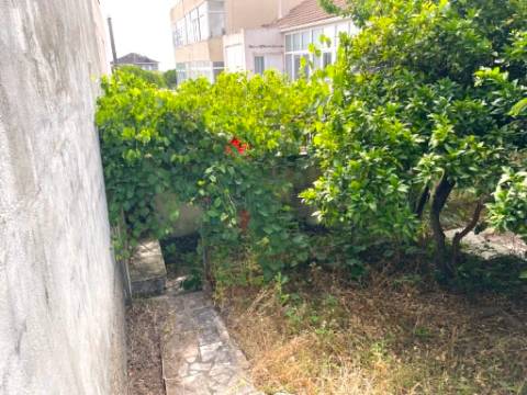 Moradia T3 + T1 com Garagem, Logradouro e Sótão Habitável às portas de Lisboa