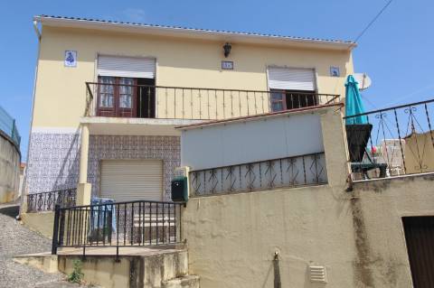Moradia T4 com Garagem e Terraço