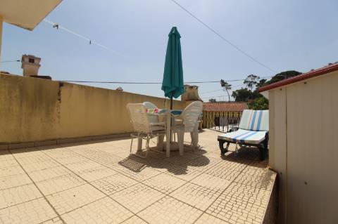 Moradia T4 com Garagem e Terraço