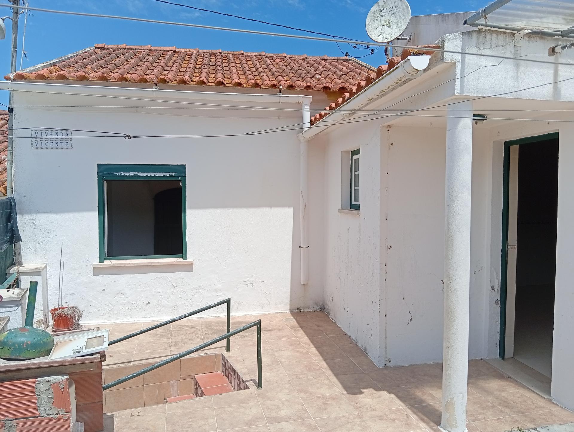 Moradia_T2_com_logradouro_e_churrasqueira_Dois _Portos _Torres_Vedras