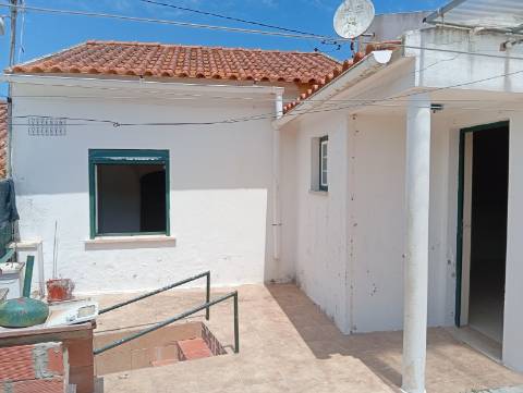 Moradia_T2_com_logradouro_e_churrasqueira_Dois _Portos _Torres_Vedras