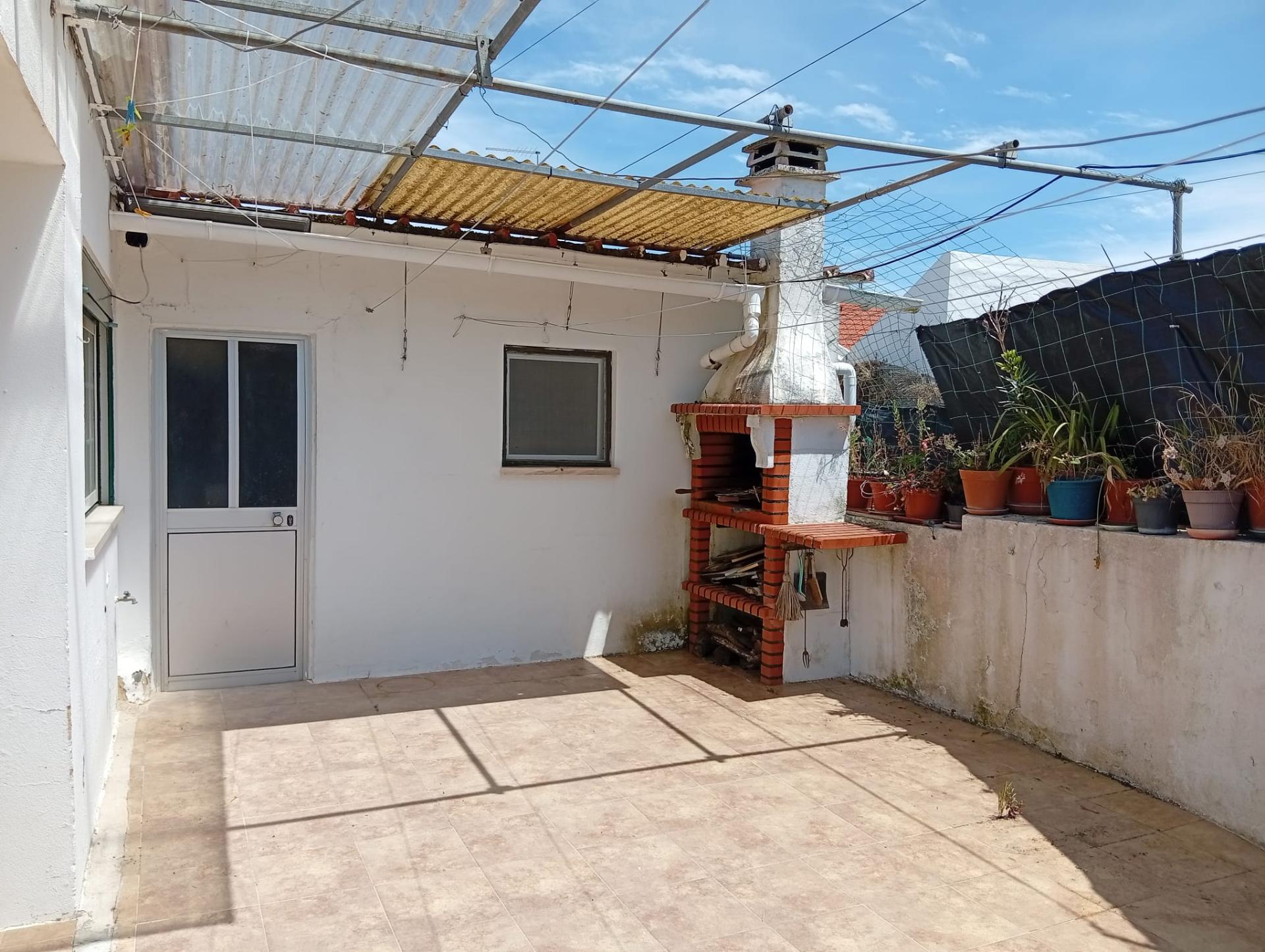Moradia_T2_com_logradouro_e_churrasqueira_Dois _Portos _Torres_Vedras