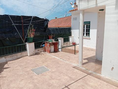 Moradia_T2_com_logradouro_e_churrasqueira_Dois _Portos _Torres_Vedras