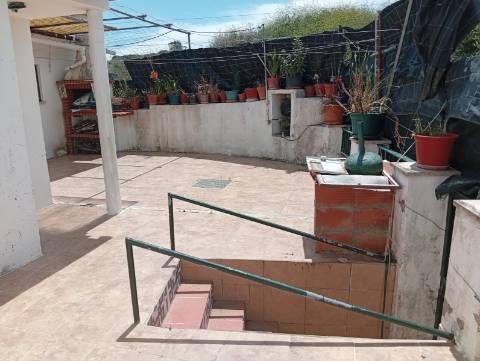 Moradia_T2_com_logradouro_e_churrasqueira_Dois _Portos _Torres_Vedras