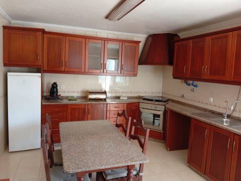 Moradia_T2_com_logradouro_e_churrasqueira_Dois _Portos _Torres_Vedras